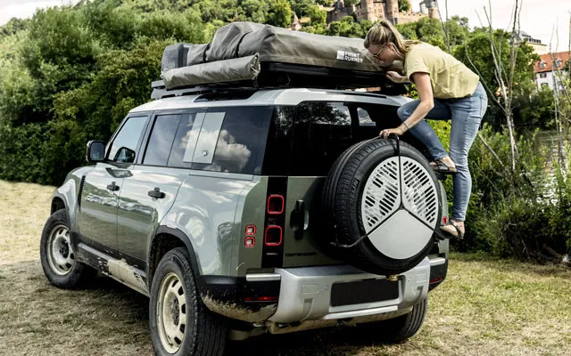 Land Rover Defender 90/110/130 Roof Racks & 4x4 Adventure Gear